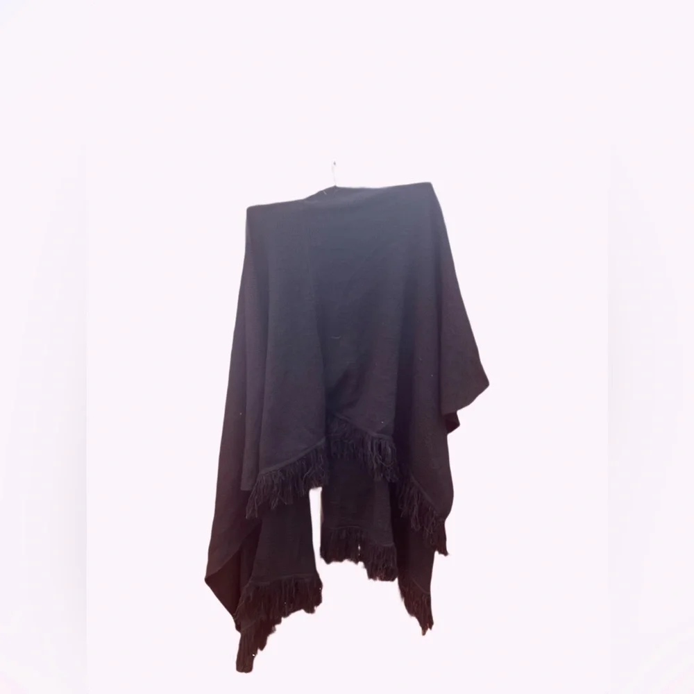 Elegant Vintage Soul Black Retro Shawl Poncho Wrap with Fringe Deadstock NWT NEW